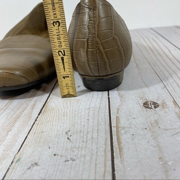 Vionic Delores Embossed Leather Loafers 8.5 - Picture 14 of 15